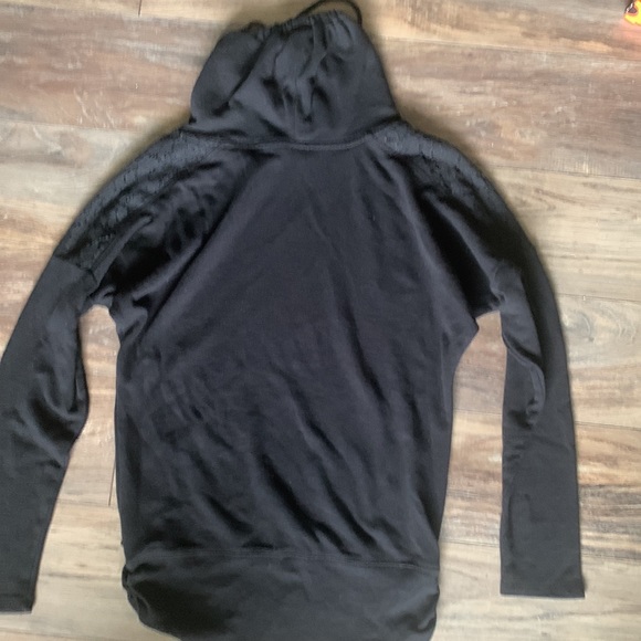 *Host Pick* Cute Women’s Kismet Sweater - Picture 6 of 6